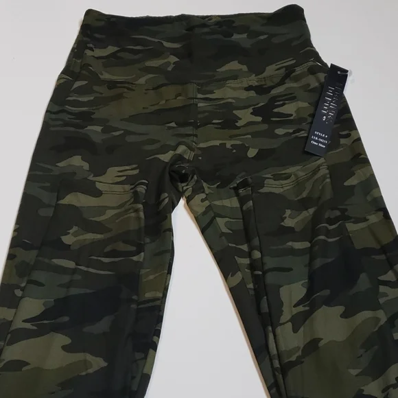YOGA High Waistband Camo Legging - Picture 5 of 9